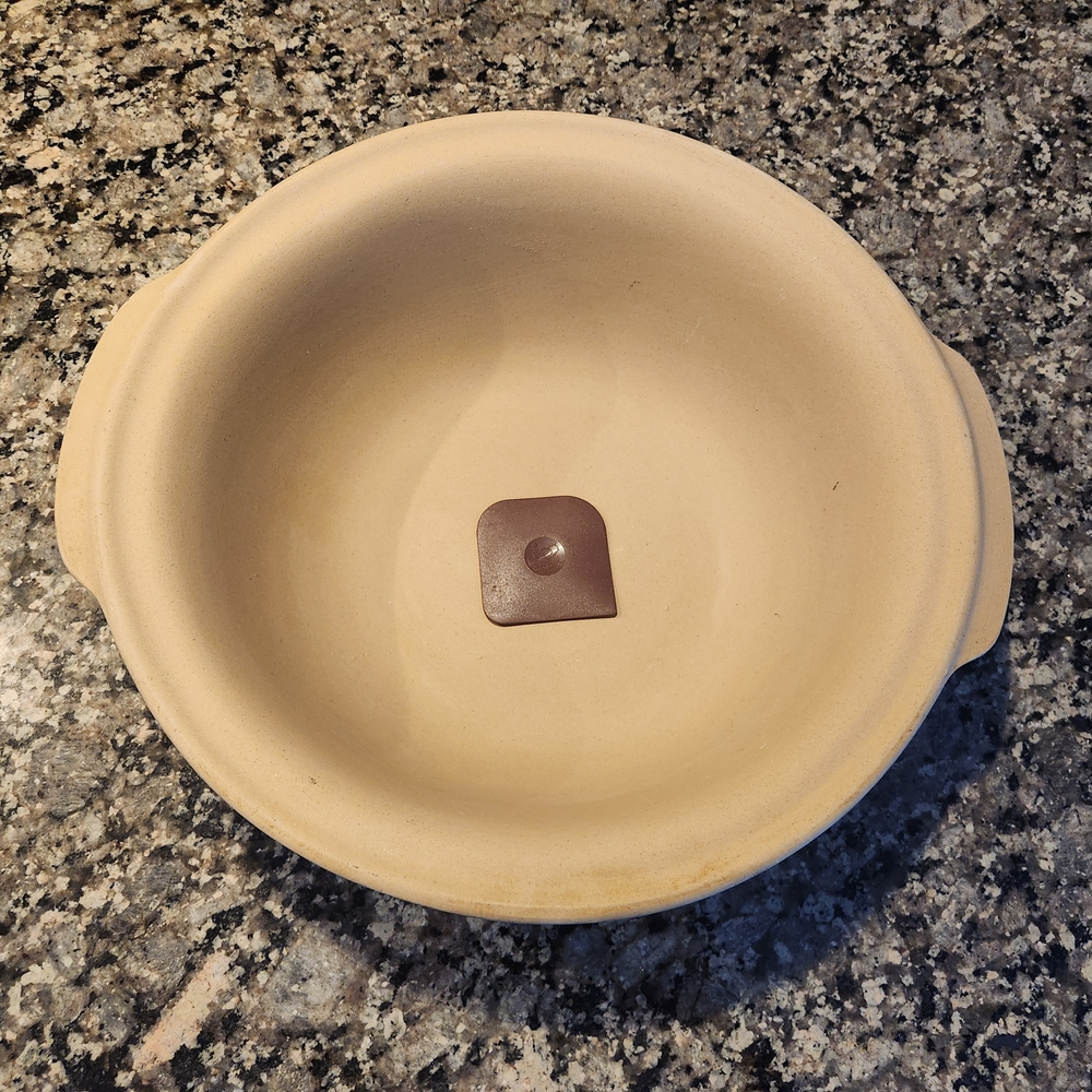 Pampered Chef Family Heritage 12" Stoneware Baking Bowl #1450 w/ scraper